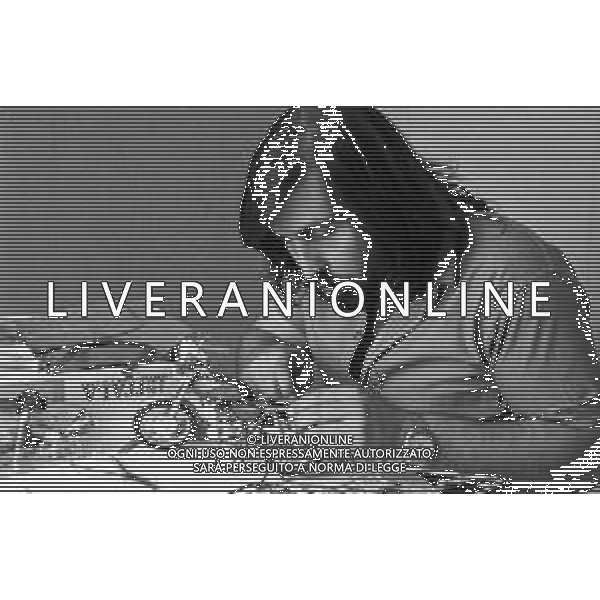 Neg- RETROSPETTIVA GRUPPO MUSICALE "I CAMALEONTI" NEL 1972 NELLA FOTO PAOLO DE CEGLIE (Batteria) NEL SUO MESTIERE DI "COLLEZIONISTA DI MODELLINI DI MOTO - MODELLISMO" AG. ALDO LIVERANI SAS