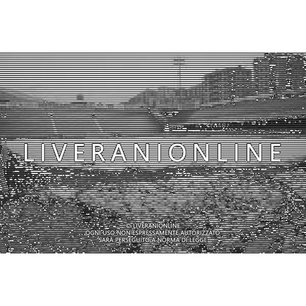 Neg- RETROSPETTIVA STADIO MARASSI DI GENOVA NELLA FOTO VEDUTA INTERNO DEL CAMPO COPERTO DALLA NEVE CAMPIONATO CALCIO 1985-1986 AG ALDO LIVERANI SAS