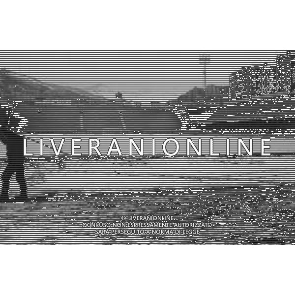 Neg- RETROSPETTIVA STADIO MARASSI DI GENOVA NELLA FOTO VEDUTA INTERNO DEL CAMPO COPERTO DALLA NEVE CAMPIONATO CALCIO 1985-1986 AG ALDO LIVERANI SAS