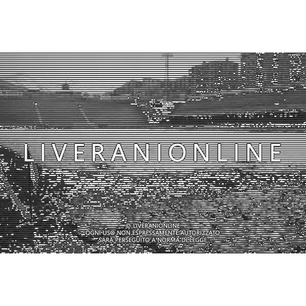 Neg- RETROSPETTIVA STADIO MARASSI DI GENOVA NELLA FOTO VEDUTA INTERNO DEL CAMPO COPERTO DALLA NEVE CAMPIONATO CALCIO 1985-1986 AG ALDO LIVERANI SAS