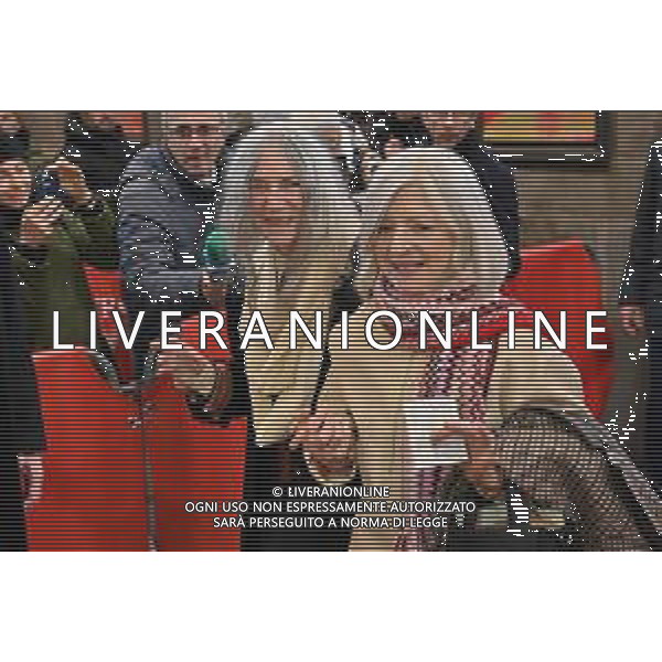 TVRG Prima alla Scala nella foto Patti Smith a SX Milano 07-12-2023 Arrivo delle personalita\' per assistere alla prima del Teatro alla Scala foto Roberto Garavaglia/ag. Aldo Liverani sas