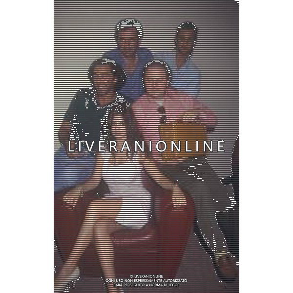 DIAP-RETROSPETTIVA MASSIMO BOLDI ATTORE NELLA FOTO MASSIMO BOLDI CON LUCA BARBARESCHI-GENE GNOCCHI-FIORELLO-E DEBORA CAPRIOGLIO NELLA TRASMISSIONE TELEVISIVA “SAPORE DI MARE“ NELL\'ANNO 1991  AG ALDO LIVERANI SAS 
