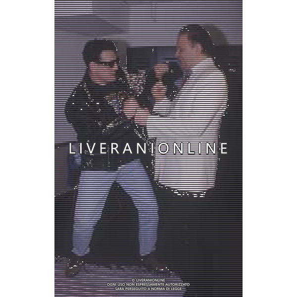 DIAP-RETROSPETTIVA MASSIMO BOLDI ATTORE NELLA FOTO MASSIMO BOLDI CON FRANCESCO SALVI A MILANO NELL\'ANNO 1992 TRASMISSIONE TELEVISIVA “LA STRANA COPPIA“ AG ALDO LIVERANI SAS