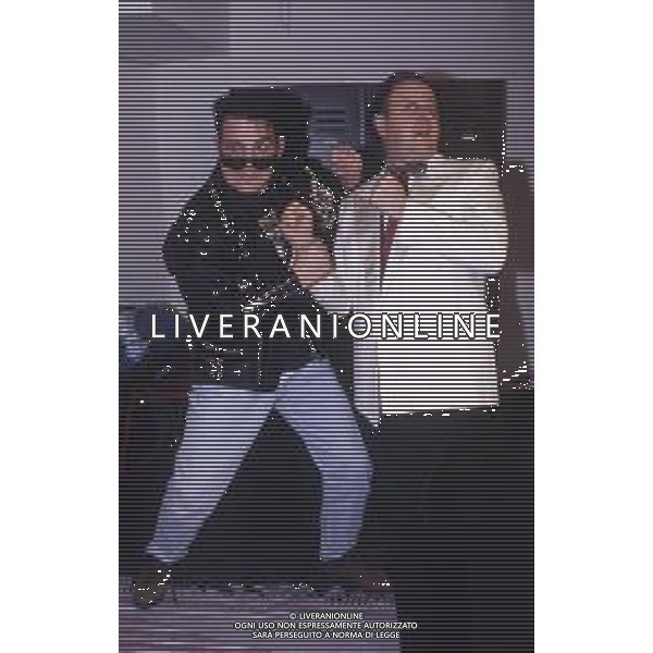 DIAP-RETROSPETTIVA MASSIMO BOLDI ATTORE NELLA FOTO MASSIMO BOLDI CON FRANCESCO SALVI A MILANO NELL\'ANNO 1992 TRASMISSIONE TELEVISIVA “LA STRANA COPPIA“ AG ALDO LIVERANI SAS