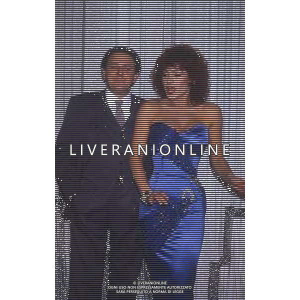 DIAP-RETROSPETTIVA MASSIMO BOLDI ATTORE NELLA FOTO MASSIMO BOLDI NELL\'ANNO 1985 NELLA TRASMISSIONE TELEVISIVA “RISATISSIMA“ CON CARMEN RUSSO AG ALDO LIVERANI SAS