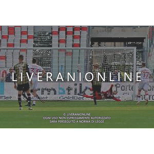 Giuseppe Sibilli of SSC Bari score the goal on penalty uring the Italian Serie B match SSC Bari vs FC Sudtirol on December 09, 2023 at the San Nicola stadium in Bari, Italy. Photo by Emmanuele Mastrodonato/ag. Aldo Liverani sas/ AGENZIA ALDO LIVERANI SAS