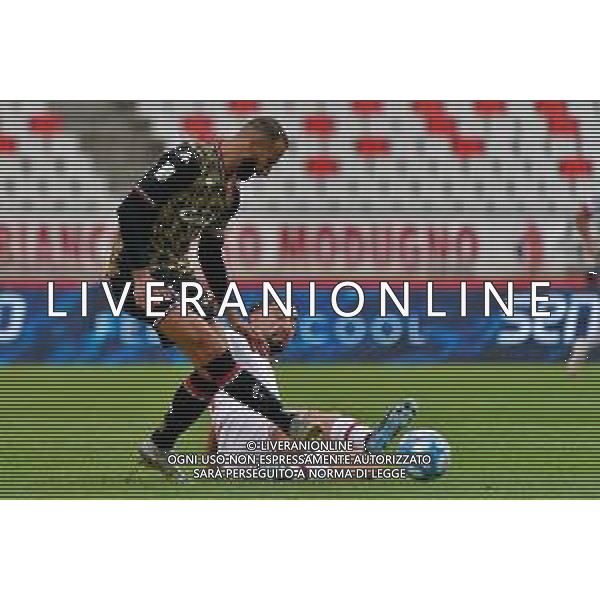 Valerio Di Cesare of SSC Bari and Silvio Merkaj of FC Sudtirol uring the Italian Serie B match SSC Bari vs FC Sudtirol on December 09, 2023 at the San Nicola stadium in Bari, Italy. Photo by Emmanuele Mastrodonato/ag. Aldo Liverani sas/ AGENZIA ALDO LIVERANI SAS
