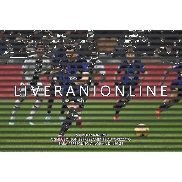 Inter vs Udinese nella foto Hakan Calhanoglu (Inter) segna il gol dell\'1 a 0 Milano 09-12-2023 Stadio Giuseppe Meazza - San Siro Campionato Serie A TIM - 15a giornata foto Roberto Garavaglia/ag. Aldo Liverani sas/ AGENZIA ALDO LIVERANI SAS