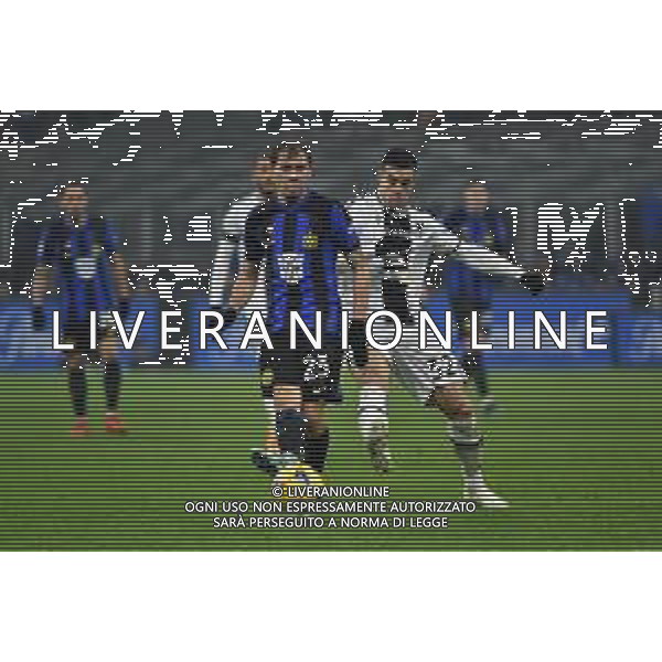 Inter vs Udinese nella foto Nicolo\' Barella (Inter) e Martin Ismael Payero (Udinese) Milano 09-12-2023 Stadio Giuseppe Meazza - San Siro Campionato Serie A TIM - 15a giornata foto Roberto Garavaglia/ag. Aldo Liverani sas/ AGENZIA ALDO LIVERANI SAS