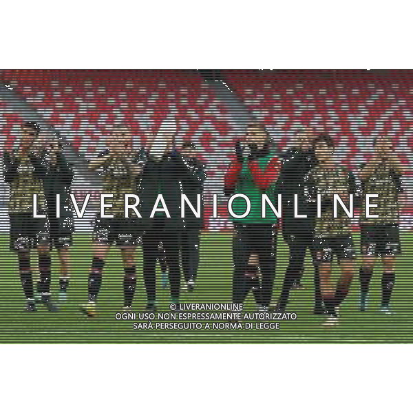 Players of SSC Bari applauds fans during the Italian Serie B match SSC Bari vs FC Sudtirol on December 09, 2023 at the San Nicola stadium in Bari, Italy. Photo by Emmanuele Mastrodonato/ag. Aldo Liverani sas/ AGENZIA ALDO LIVERANI SAS