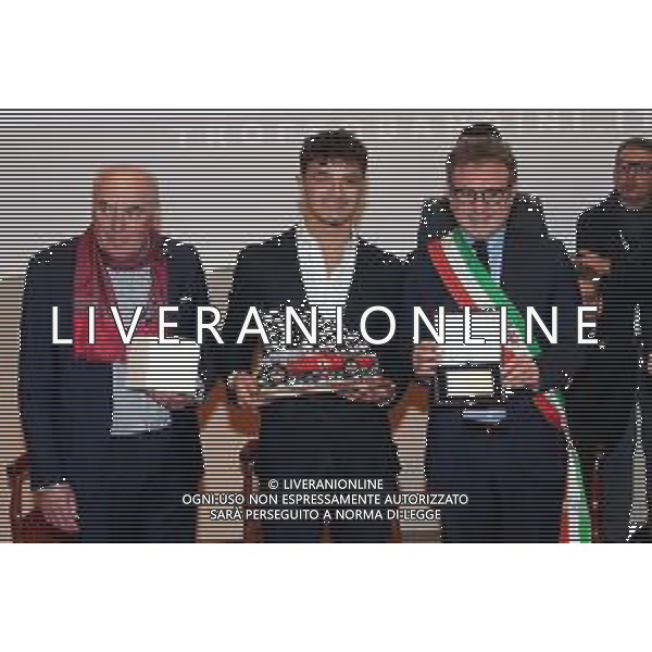 IMOLA 10 12 2023 30∞TROFEO LORENZO BANDINI NELLA FOTO DA SINISTRA FRANCESCO ASSIRELLI PRESIDENTE ASS LORENZO BANDINI,LANDO NORRIS PILOTA FORMULA 1 E SINDACO DI FAENZA MASSIMO ISOLA ©SANNA / AGENZIA ALDO LIVERANI SAS