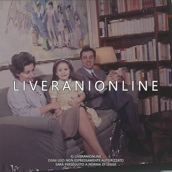 COL-RETROSPETTIVA ENZO TORTORA PRESNTATORE TELEVISIVO-GIORNALISTA E POLITICO NELLA FOTO ENZO TORTORA CON LA MOGLIE MIRANDA FANTACCI E LA FIGLIA SILVIA NELL\'ANNO 1966 A MILANO AG ALDO LIVERANI SAS