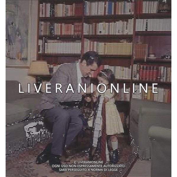 COL-RETROSPETTIVA ENZO TORTORA PRESNTATORE TELEVISIVO-GIORNALISTA E POLITICO NELLA FOTO ENZO TORTORA CON LA FIGLIA SILVIA NELL\'ANNO 1966 A MILANO AG ALDO LIVERANI SAS