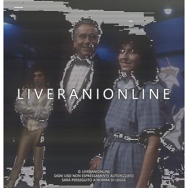 COL-RETROSPETTIVA ENZO TORTORA PRESNTATORE TELEVISIVO-GIORNALISTA E POLITICO NELLA FOTO ENZO TORTORA NELLA TRASMISSIONE TELEVISIVA “CIPRIA“ SU RETE4 NELL\'ANNO 1982 AG ALDO LIVERANI SAS 