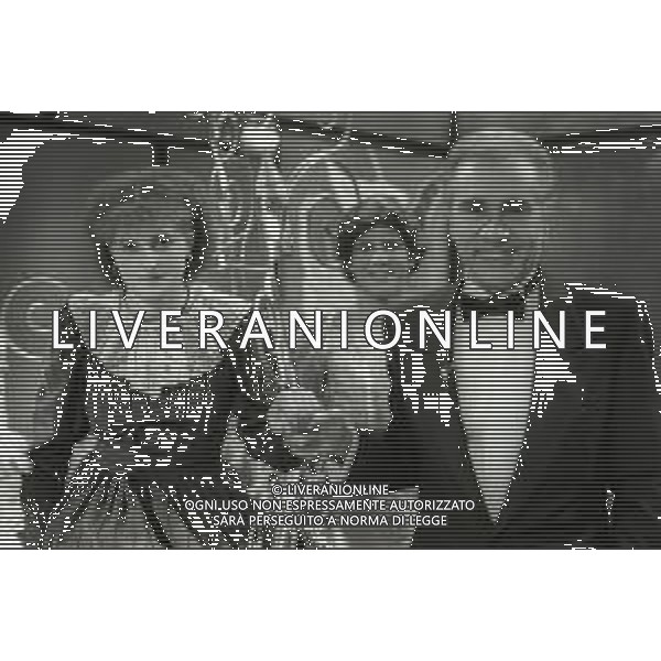 NEG-RETROSPETTIVA ENZO TORTORA PRESNTATORE TELEVISIVO-GIORNALISTA E POLITICO NELLA FOTO ENZO TORTORA NELL\'ANNO 1984 NELLA TRASMISSIONE TELEVISIVA CIPRIA“ RETE 4 AG ALDO LIVERANI SAS  