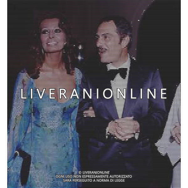 COL-RETROSPETTIVA SOPHIA LOREN ATTRICE NELLA FOTO SOPHIA LOREN CON NINO MANFREDI A CANNES NELL\'ANNO 1977 AG ALDO LIVERANI SAS