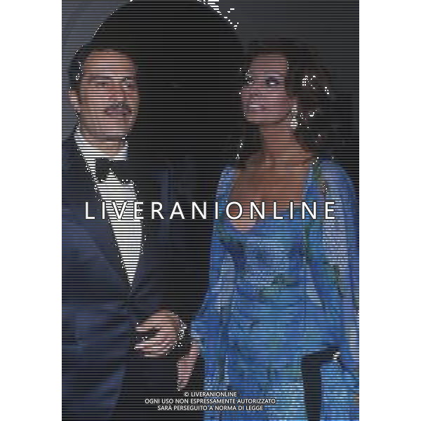 COL-RETROSPETTIVA SOPHIA LOREN ATTRICE NELLA FOTO SOPHIA LOREN CON NINO MANFREDI A CANNES NELL\'ANNO 1977 AG ALDO LIVERANI SAS