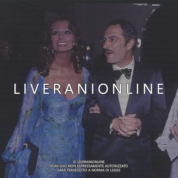 COL-RETROSPETTIVA SOPHIA LOREN ATTRICE NELLA FOTO SOPHIA LOREN CON NINO MANFREDI A CANNES NELL\'ANNO 1977 AG ALDO LIVERANI SAS