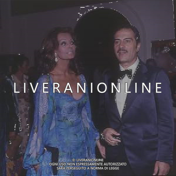 COL-RETROSPETTIVA SOPHIA LOREN ATTRICE NELLA FOTO SOPHIA LOREN CON NINO MANFREDI A CANNES NELL\'ANNO 1977 AG ALDO LIVERANI SAS