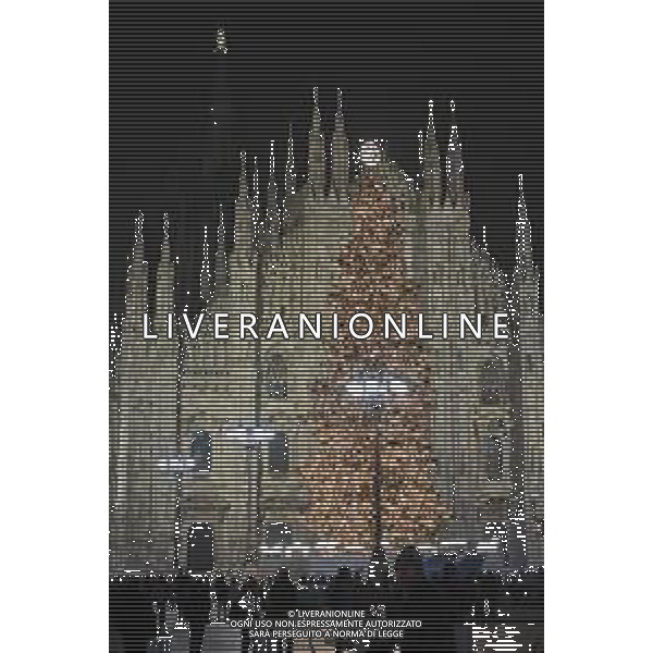 TVRG Luci Natale Milano nella foto albero di Natale in piazza Duomo Milano 11-12-2023 Il centro citta\' nel periodo delle feste di Natale foto Roberto Garavaglia/ag. Aldo Liverani sas/AGENZIA ALDO LIVERANI SAS