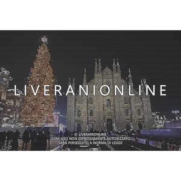 TVRG Luci Natale Milano nella foto albero di Natale in piazza Duomo Milano 11-12-2023 Il centro citta\' nel periodo delle feste di Natale foto Roberto Garavaglia/ag. Aldo Liverani sas/AGENZIA ALDO LIVERANI SAS