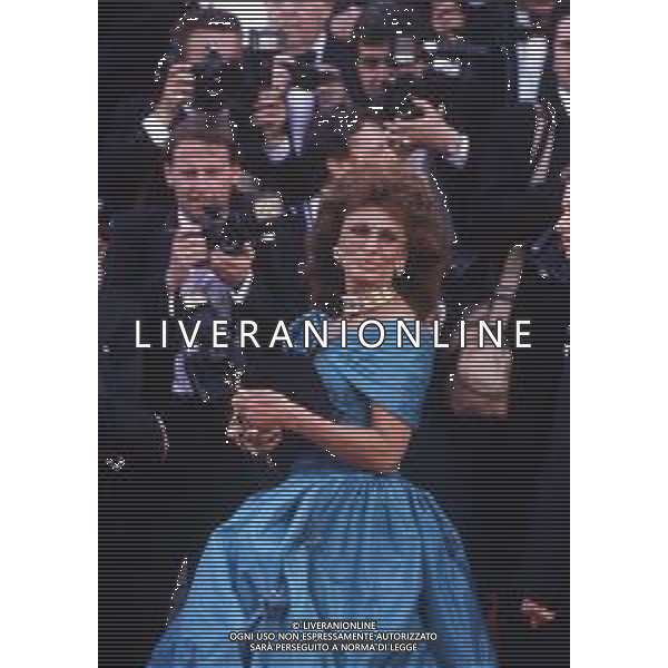 RETROSPETTIVA SOPHIA LOREN ATTRICE NELLA FOTO SOPHIA LOREN CON IL FIGLIO EDOARDO PONTI A CANNES NELL\'ANNO 1989 AG ALDO LIVERANI SAS