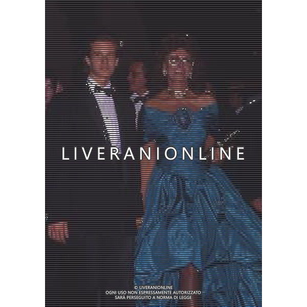 RETROSPETTIVA SOPHIA LOREN ATTRICE NELLA FOTO SOPHIA LOREN CON IL FIGLIO EDOARDO PONTI A CANNES NELL\'ANNO 1989 AG ALDO LIVERANI SAS
