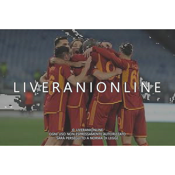Roma vs Sheriff Tiraspol - Europa League - 6 giornata - Stadio Olimpico - Roma 14-12-2023 nella foto Esultanza dopo gol Niccolo\' Pisilli - abbraccio ©Federico Gaetano / AGENZIA ALDO LIVERANI SAS