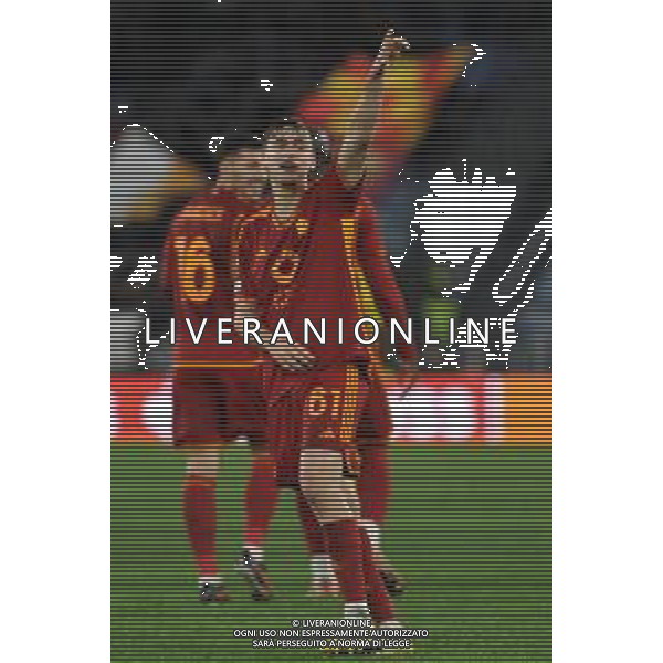 Roma vs Sheriff Tiraspol - Europa League - 6 giornata - Stadio Olimpico - Roma 14-12-2023 nella foto Esultanza dopo gol Niccolo\' Pisilli - abbraccio ©Federico Gaetano / AGENZIA ALDO LIVERANI SAS