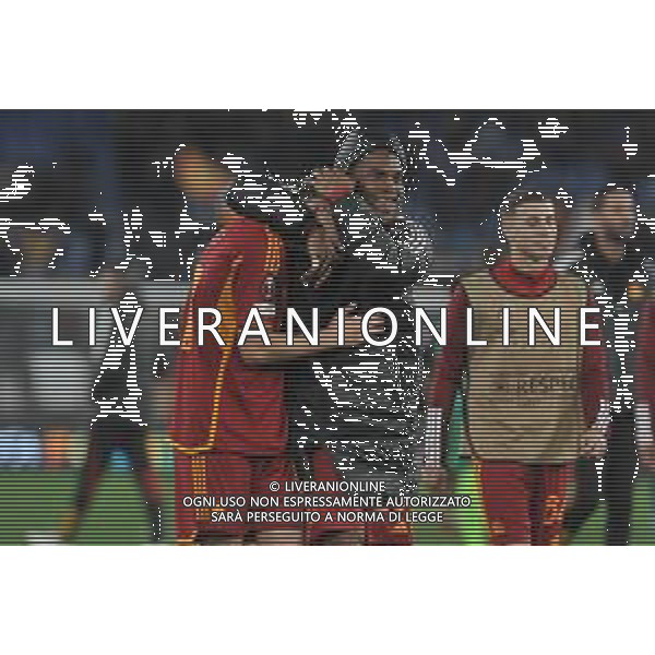 Roma vs Sheriff Tiraspol - Europa League - 6 giornata - Stadio Olimpico - Roma 14-12-2023 nella foto Renato Sanches si complimenta con Niccolo\' Pisilli a fine gara ©Federico Gaetano / AGENZIA ALDO LIVERANI SAS