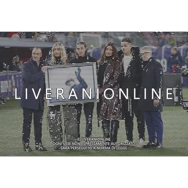 ZCP - 17/12/2023 Bologna - Roma Campionato di calcio seria A - nella foto: una foto di SINISA MIHAJLOVIC donata alla famiglia (MOGLIE E FIGLI) ©Claudio Zamagni/Agenzia Aldo Liverani s.a.s. /AGENZIA ALDO LIVERANI SAS