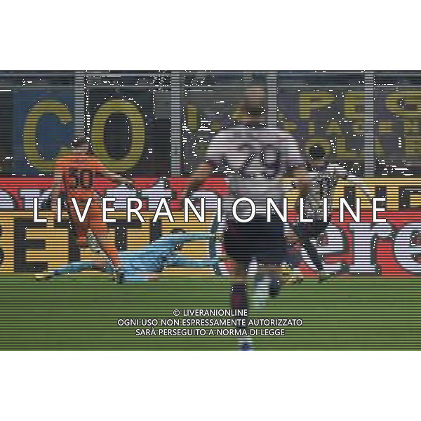 Inter vs Bologna nella foto Dan Ndoje (Bologna) segna il gol del 2 a 1 Milano 20-12-2023 Stadio Giuseppe Meazza - San Siro Coppa Italia Frecciarossa - ottavi di finale foto Roberto Garavaglia/ag. Aldo Liverani sas/AGENZIA ALDO LIVERANI SAS