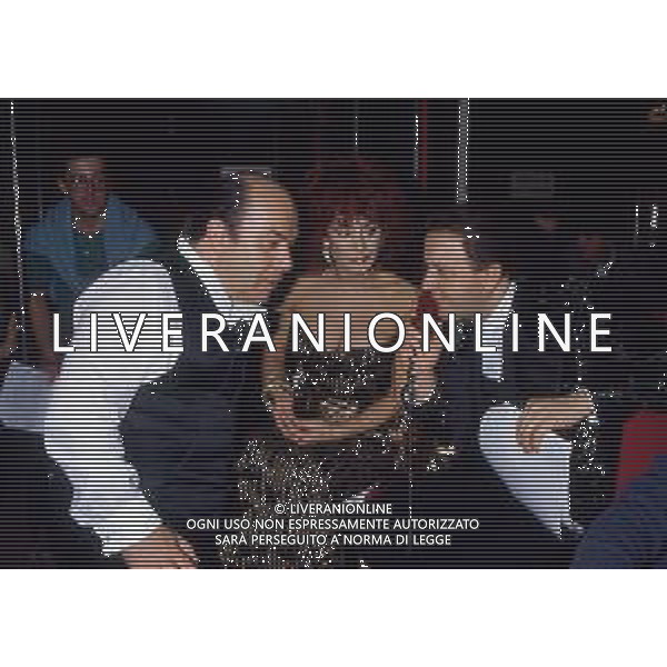 DIAP-RETROSPETTIVA MASSIMO BOLDI ATTORE NELLA FOTO MASSIMO BOLDI NELL\'ANNO 1985 NELLA TRASMISSIONE TELEVISIVA “RISATISSIMA“ CON CARMEN RUSSO E LINO BANFI AG ALDO LIVERANI SAS