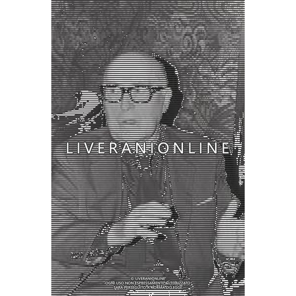 NEG-RETROSPETTIVA CESARE ZAVATTINI SCENEGIATORE-GIORNALISTA- SCRITTORE -POETA E PITTORE ITALIANO NELLA FOTO CESARE ZAVATTINI A VENEZIA NELL\'ANNO 1982 ALLA MOSTRA INTERNAZIONALE DEL CINEMA AG ALDO LIVERANI SAS