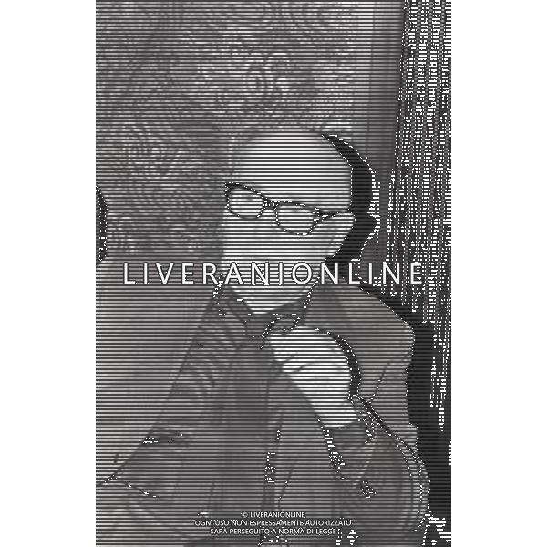 NEG-RETROSPETTIVA CESARE ZAVATTINI SCENEGIATORE-GIORNALISTA- SCRITTORE -POETA E PITTORE ITALIANO NELLA FOTO CESARE ZAVATTINI A VENEZIA NELL\'ANNO 1982 ALLA MOSTRA INTERNAZIONALE DEL CINEMA AG ALDO LIVERANI SAS
