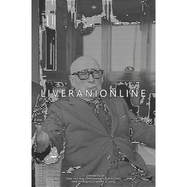 NEG-RETROSPETTIVA CESARE ZAVATTINI SCENEGIATORE-GIORNALISTA- SCRITTORE -POETA E PITTORE ITALIANO NELLA FOTO CESARE ZAVATTINI A VENEZIA NELL\'ANNO 1982 ALLA MOSTRA INTERNAZIONALE DEL CINEMA AG ALDO LIVERANI SAS