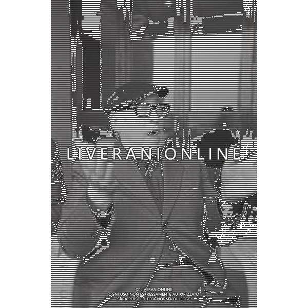 NEG-RETROSPETTIVA CESARE ZAVATTINI SCENEGIATORE-GIORNALISTA- SCRITTORE -POETA E PITTORE ITALIANO NELLA FOTO CESARE ZAVATTINI A VENEZIA NELL\'ANNO 1982 ALLA MOSTRA INTERNAZIONALE DEL CINEMA AG ALDO LIVERANI SAS