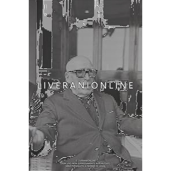 NEG-RETROSPETTIVA CESARE ZAVATTINI SCENEGIATORE-GIORNALISTA- SCRITTORE -POETA E PITTORE ITALIANO NELLA FOTO CESARE ZAVATTINI A VENEZIA NELL\'ANNO 1982 ALLA MOSTRA INTERNAZIONALE DEL CINEMA AG ALDO LIVERANI SAS