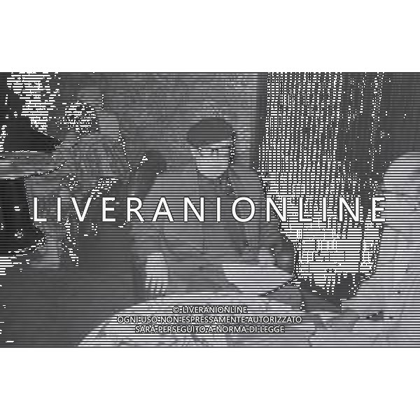 NEG-RETROSPETTIVA CESARE ZAVATTINI SCENEGIATORE-GIORNALISTA- SCRITTORE -POETA E PITTORE ITALIANO NELLA FOTO CESARE ZAVATTINI A VENEZIA NELL\'ANNO 1982 ALLA MOSTRA INTERNAZIONALE DEL CINEMA AG ALDO LIVERANI SAS