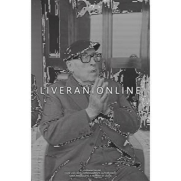 NEG-RETROSPETTIVA CESARE ZAVATTINI SCENEGIATORE-GIORNALISTA- SCRITTORE -POETA E PITTORE ITALIANO NELLA FOTO CESARE ZAVATTINI A VENEZIA NELL\'ANNO 1982 ALLA MOSTRA INTERNAZIONALE DEL CINEMA AG ALDO LIVERANI SAS