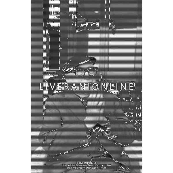 NEG-RETROSPETTIVA CESARE ZAVATTINI SCENEGIATORE-GIORNALISTA- SCRITTORE -POETA E PITTORE ITALIANO NELLA FOTO CESARE ZAVATTINI A VENEZIA NELL\'ANNO 1982 ALLA MOSTRA INTERNAZIONALE DEL CINEMA AG ALDO LIVERANI SAS