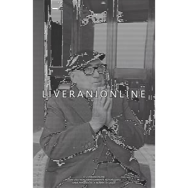 NEG-RETROSPETTIVA CESARE ZAVATTINI SCENEGIATORE-GIORNALISTA- SCRITTORE -POETA E PITTORE ITALIANO NELLA FOTO CESARE ZAVATTINI A VENEZIA NELL\'ANNO 1982 ALLA MOSTRA INTERNAZIONALE DEL CINEMA AG ALDO LIVERANI SAS