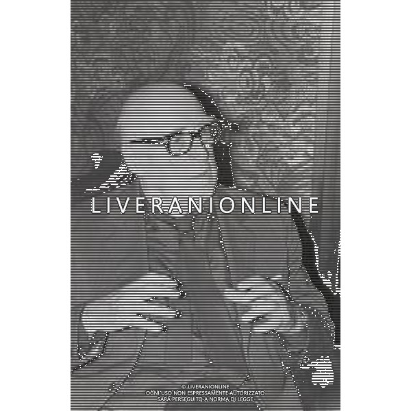 NEG-RETROSPETTIVA CESARE ZAVATTINI SCENEGIATORE-GIORNALISTA- SCRITTORE -POETA E PITTORE ITALIANO NELLA FOTO CESARE ZAVATTINI A VENEZIA NELL\'ANNO 1982 ALLA MOSTRA INTERNAZIONALE DEL CINEMA AG ALDO LIVERANI SAS