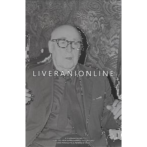 NEG-RETROSPETTIVA CESARE ZAVATTINI SCENEGIATORE-GIORNALISTA- SCRITTORE -POETA E PITTORE ITALIANO NELLA FOTO CESARE ZAVATTINI A VENEZIA NELL\'ANNO 1982 ALLA MOSTRA INTERNAZIONALE DEL CINEMA AG ALDO LIVERANI SAS