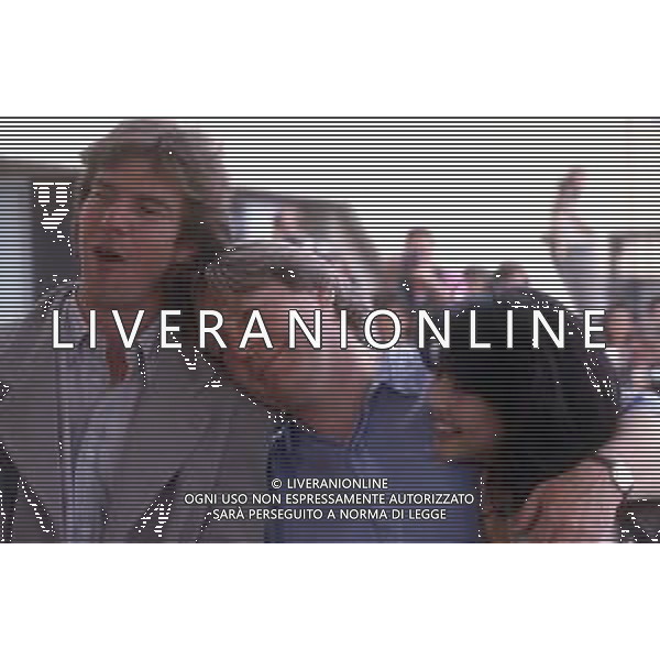 DIAP-RETROSPETTIVA DENNIS QUAID ATTORE NELLA FOTO DENNIS QUAID CON TOMLYN TOMITA E ALAN PARKER A CANNES NELL\'ANNO 1990 AG ALDO LIVERANI SAS
