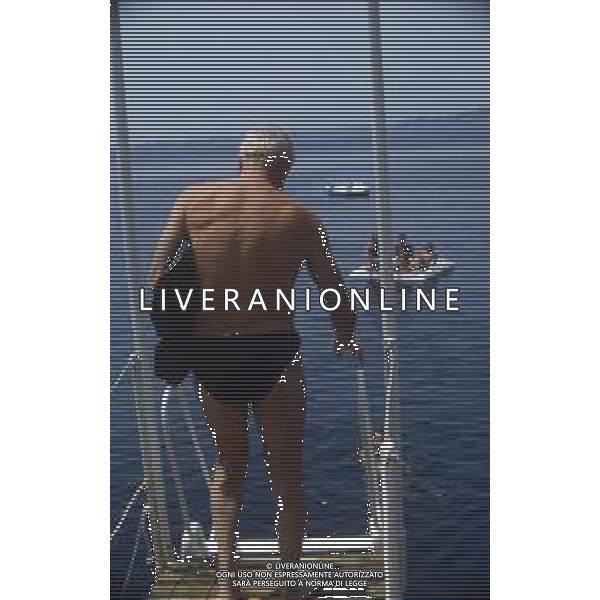 DIAP-RETROSPETTIVA TONY CURTIS ATTORE NELLA FOTO TONY CURTIS A TAORMINA NELL\'ANNO 1985 AG ALDO LIVERANI SAS