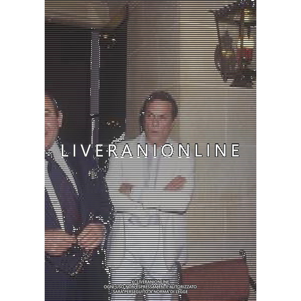 DIAP-RETROSPETTIVA TONY CURTIS ATTORE NELLA FOTO TONY CURTIS A CANNES NELL\'ANNO 1986 AG ALDO LIVERANI SAS 
