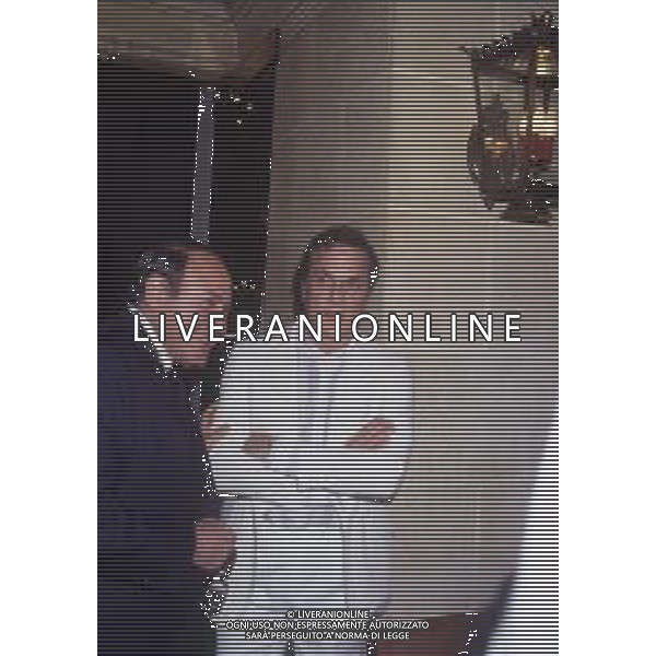 DIAP-RETROSPETTIVA TONY CURTIS ATTORE NELLA FOTO TONY CURTIS A CANNES NELL\'ANNO 1986 AG ALDO LIVERANI SAS 