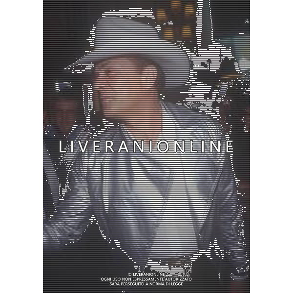 DIAP-RETROSPETTIVA TONY CURTIS ATTORE NELLA FOTO TONY CURTIS A CANNES NELL\'ANNO 1986 AG ALDO LIVERANI SAS 