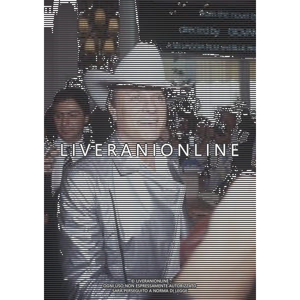 DIAP-RETROSPETTIVA TONY CURTIS ATTORE NELLA FOTO TONY CURTIS A CANNES NELL\'ANNO 1986 AG ALDO LIVERANI SAS 